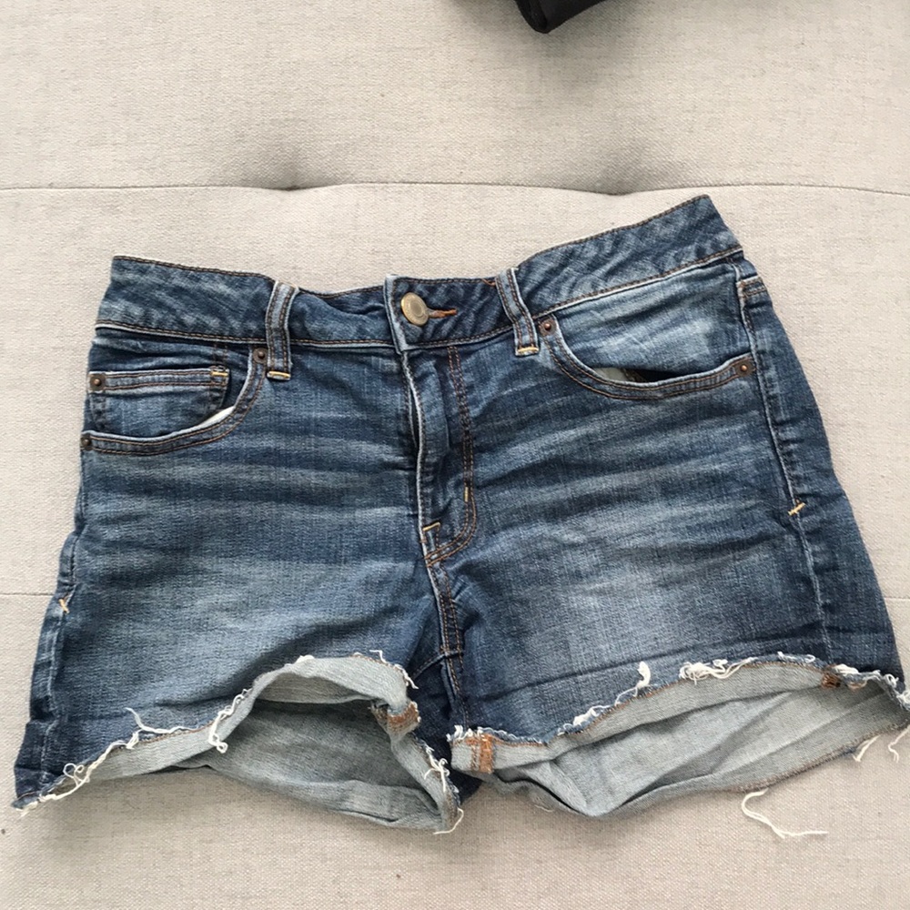 SUPER STRETCHY JEAN SHORTS